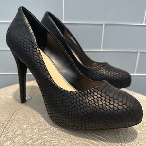 Jessica Simpson Size 10 Nelson Black Snake Print Heels